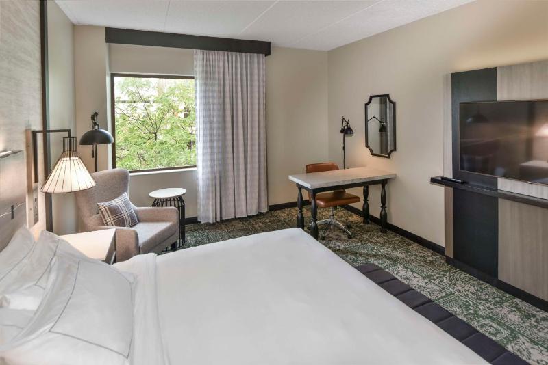 King Room image 3