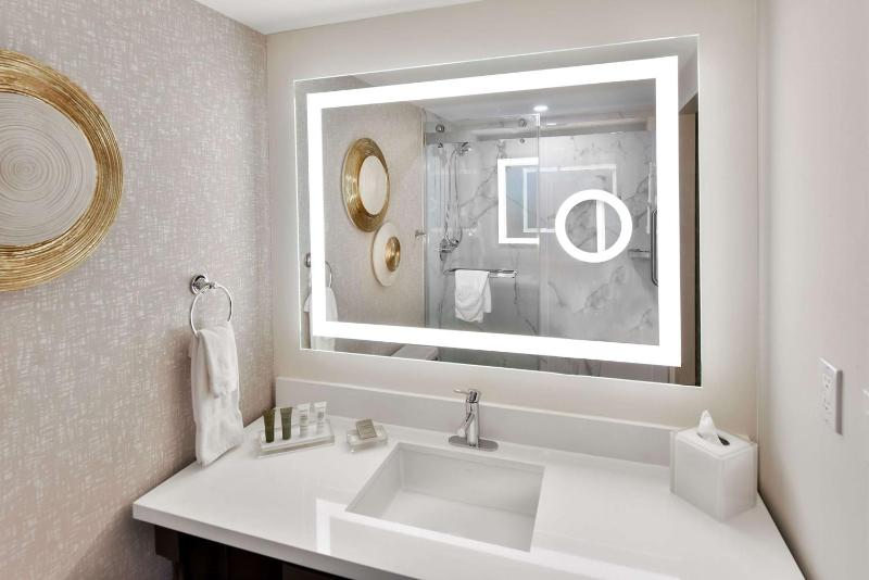 Queen Room image 4