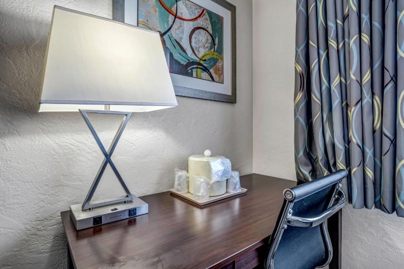 King Room - Non-Smoking image 4