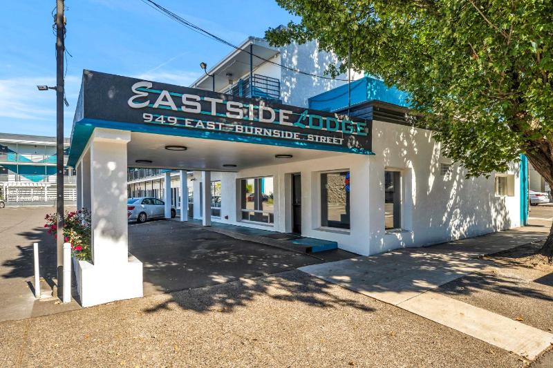 Eastside Lodge - image 1