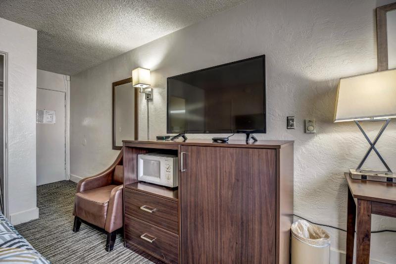 Eastside Lodge - image 11