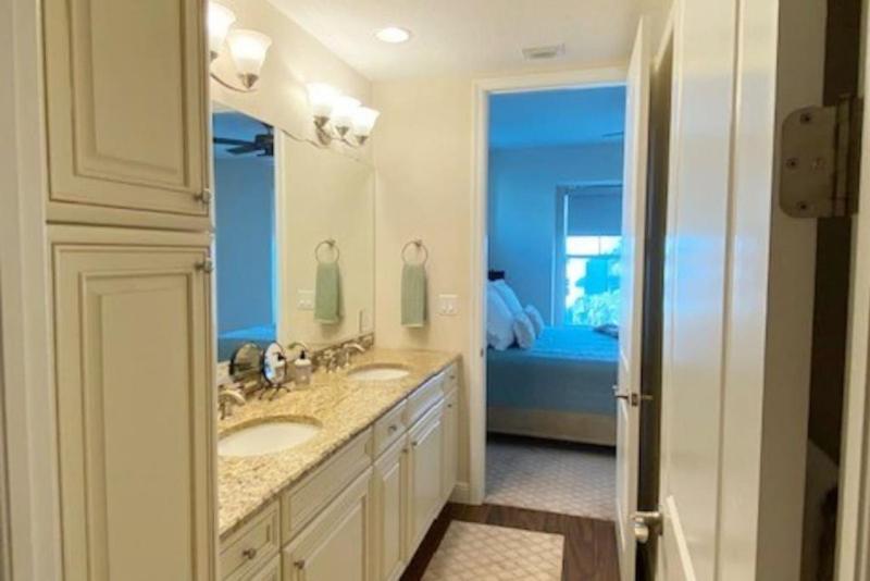 Coastal Oasis Condo w Luxury Resort Amenities - image 10