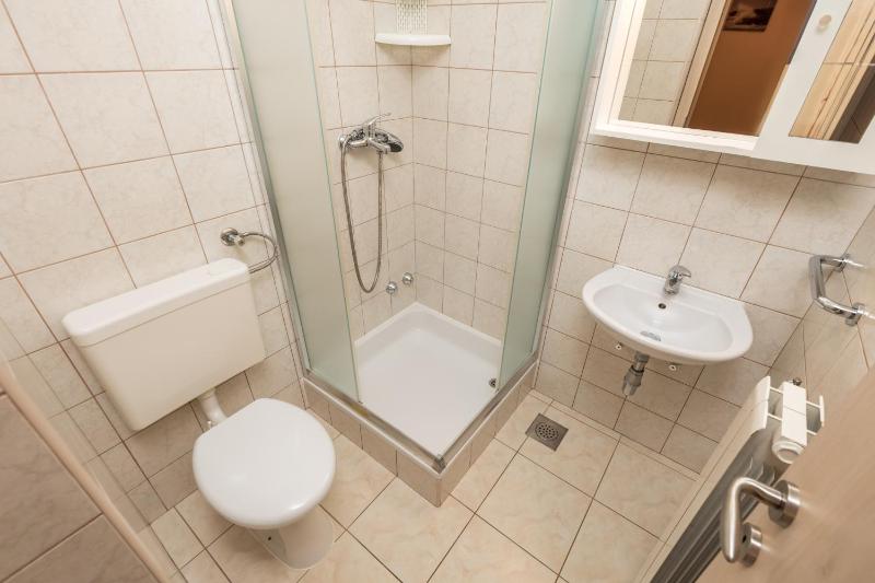 Double Room image 4