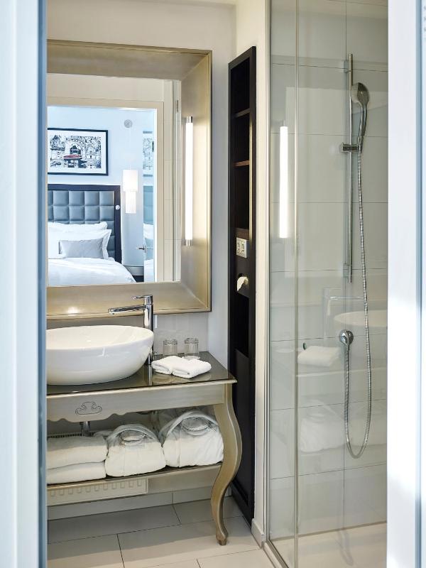 Superior King or Twin Room image 3