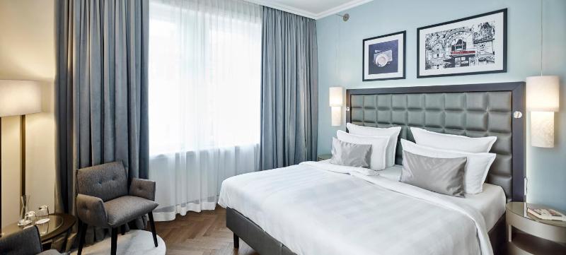 Superior King or Twin Room image 4