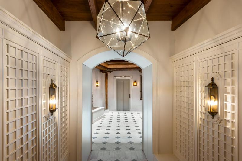 Casa Pilatos Suites Apartments - image 1