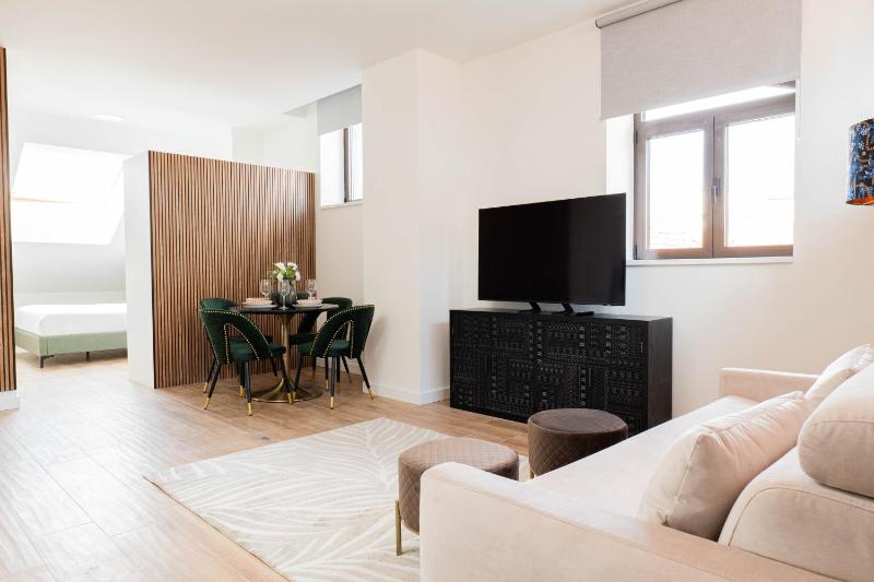 SUITE 1907 OVIEDO COLLECTION - image 13