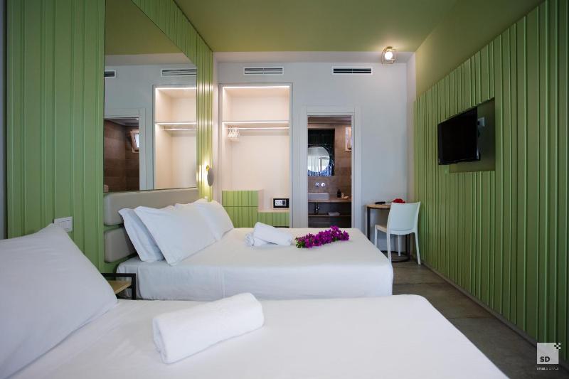 Superior Triple Room image 1