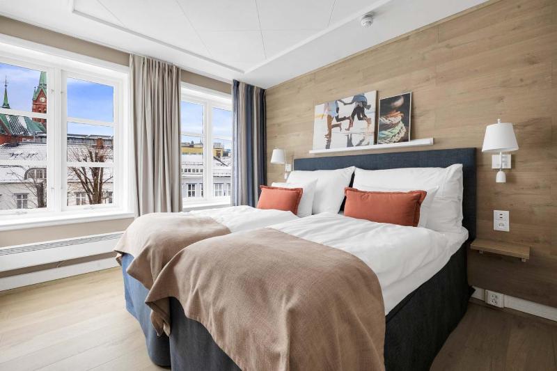 Standard Twin Room image 1