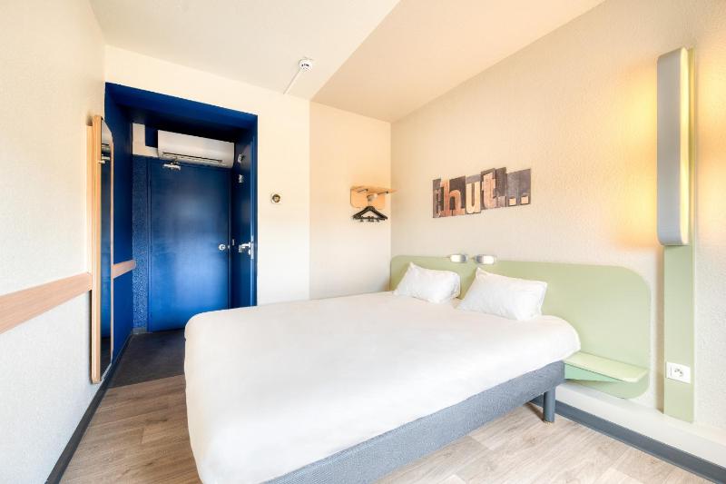 Double Room image 4