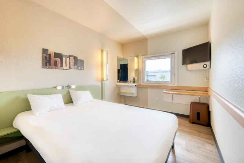 Double Room image 3