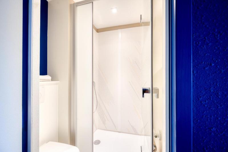 Twin Room image 4
