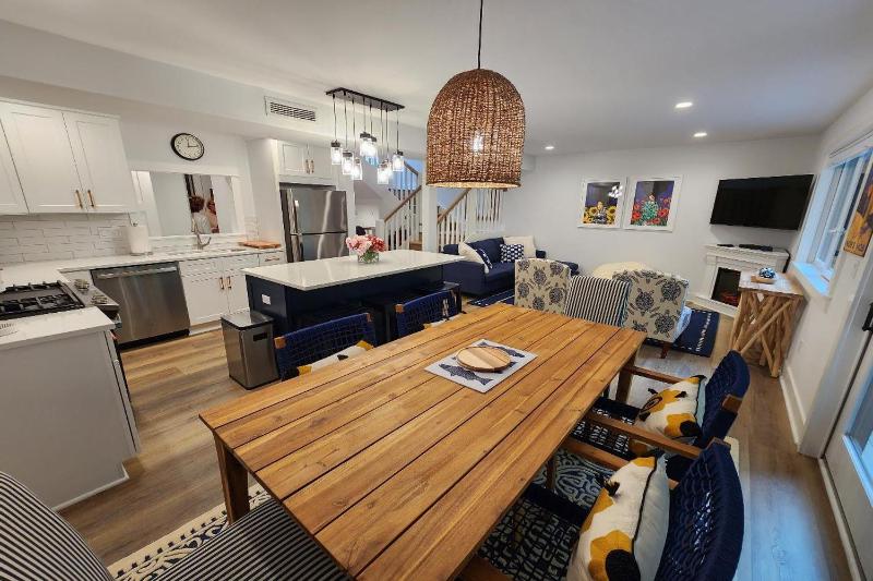Four-Bedroom Apartment image 2