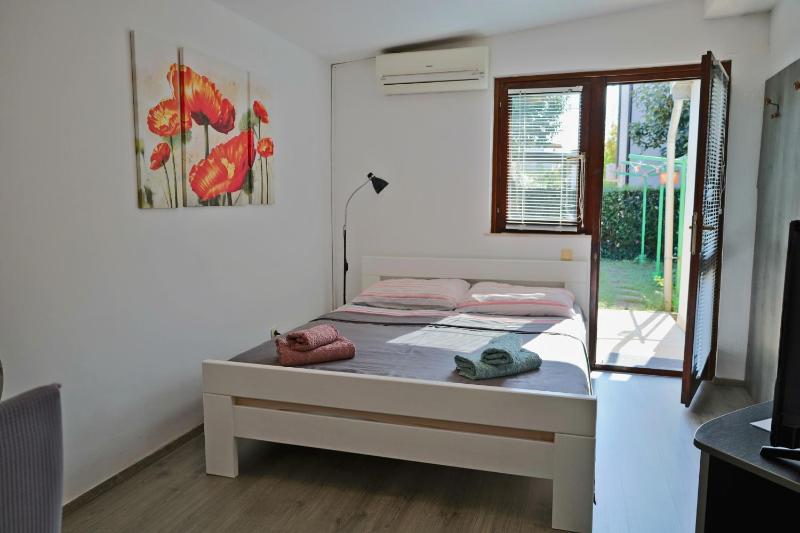 Studio Apartment image 1
