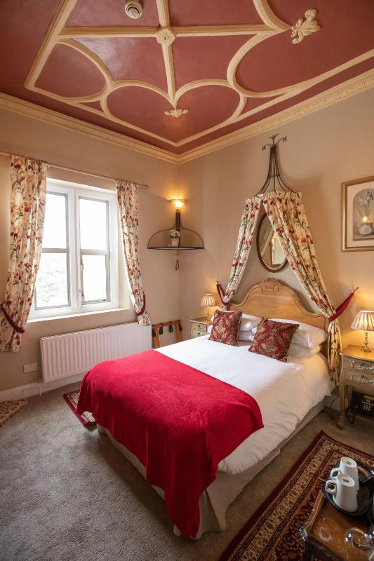 Classic Double Room image 1