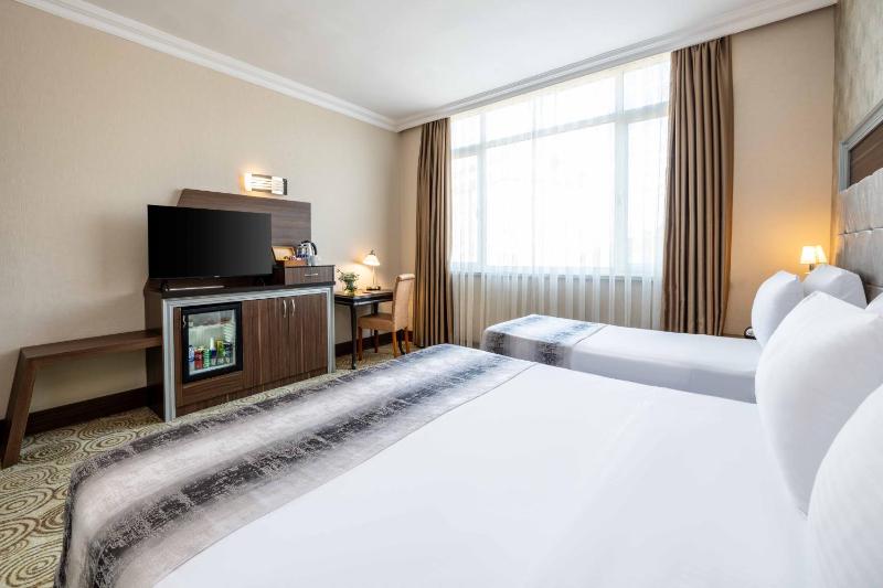 Standard Triple Room image 1