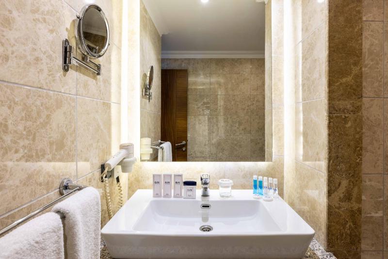 Standard Double or Twin Room image 2