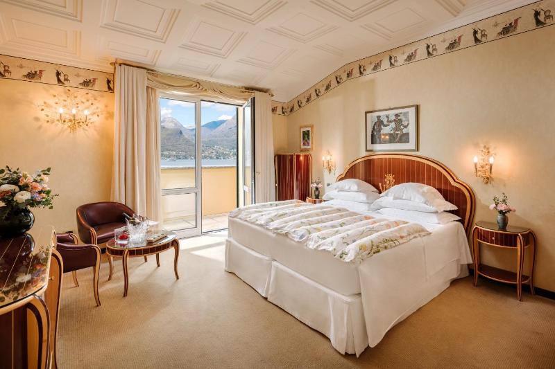 Classic Double Room with Lake view image 3