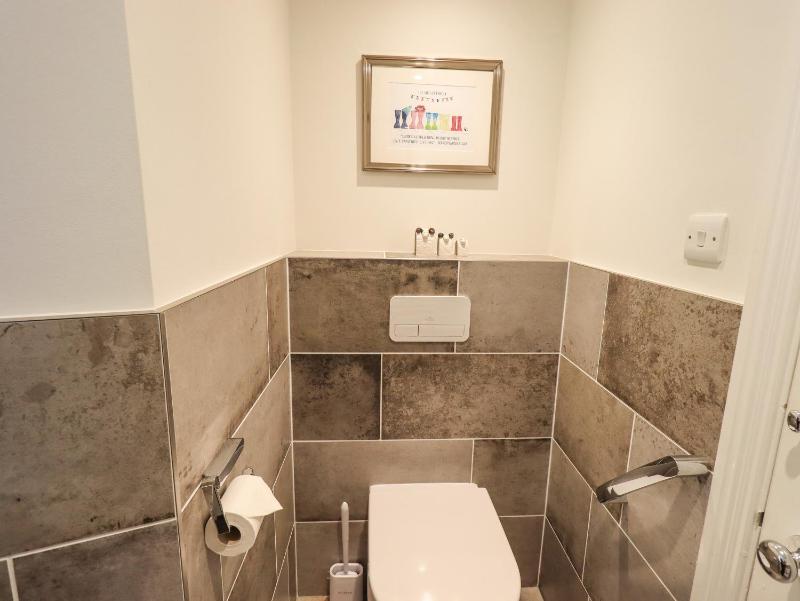 Pudding Cottage - image 25