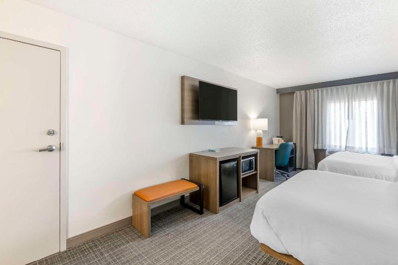 Comfort Inn & Suites Louisville Airport Fair & Expo - image 3