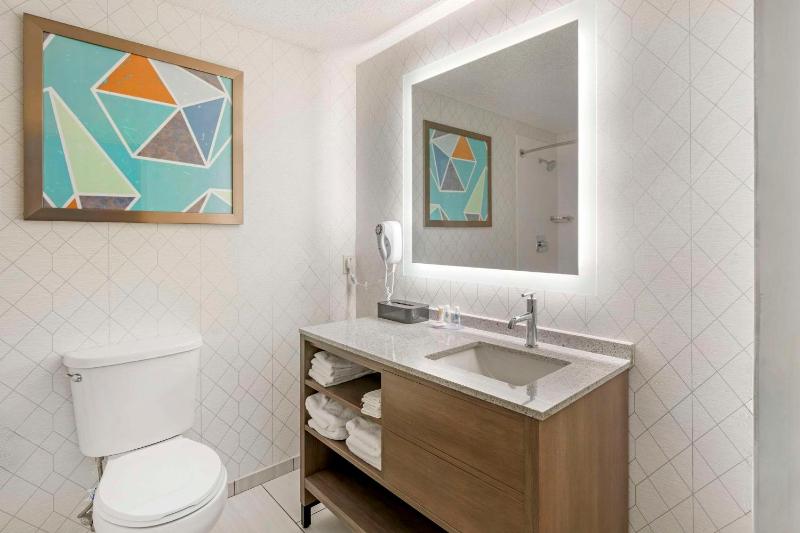 King Suite - Non Smoking image 2