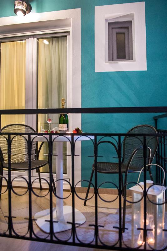 Double Room with Balcony image 3