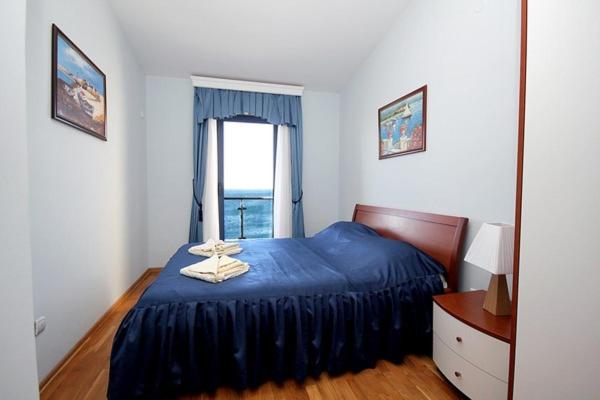Two-Bedroom Apartment with Sea View image 3