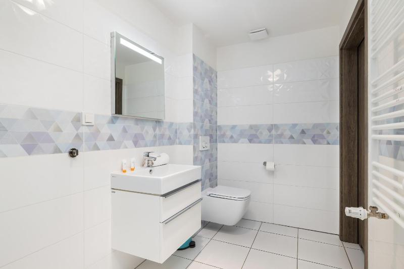 Apartment Five Seas with Parking & Swimming Pool by Noclegi Renters - image 7