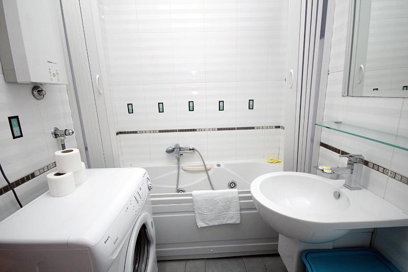 Apartment with Balcony image 3