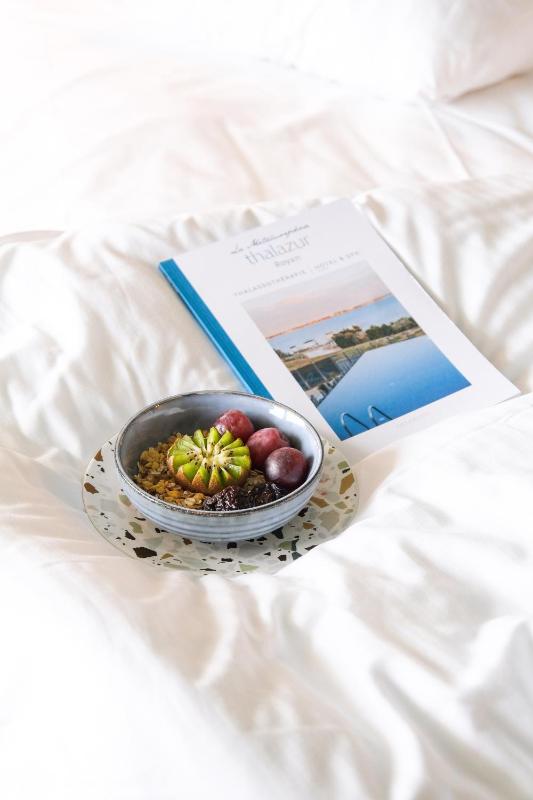 Superior Room with Sea View and Balcony image 4