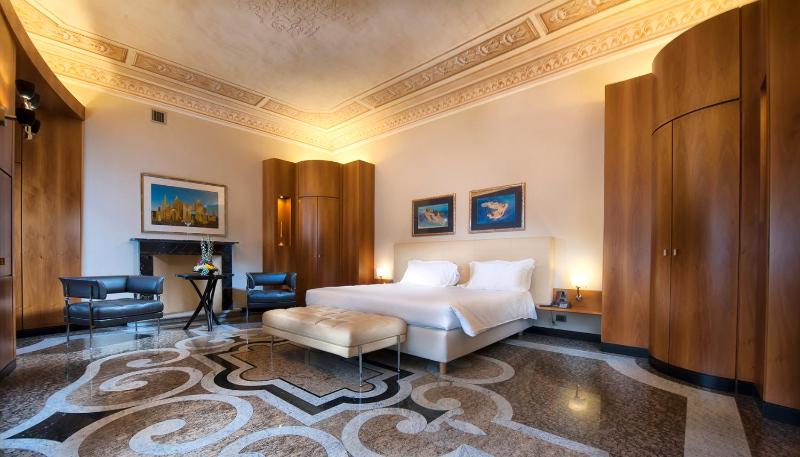 Deluxe Suite image 1