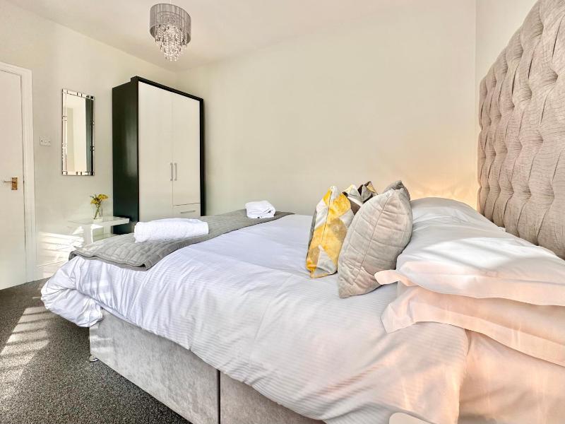 One-Bedroom Apartment image 1