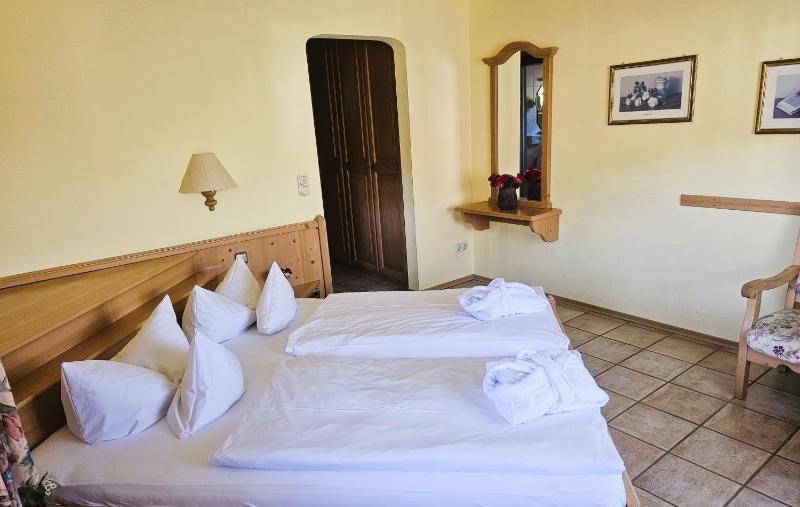 Superior Double Room image 3