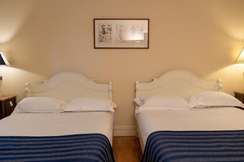 Classic Family Room image 3