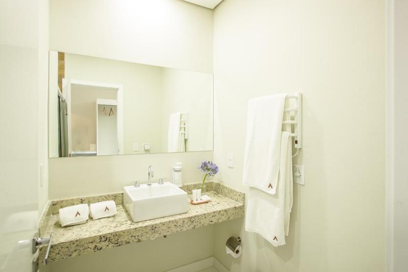 Altitude Lodge Hotel - image 9