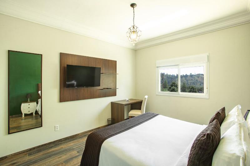 Altitude Lodge Hotel - image 2