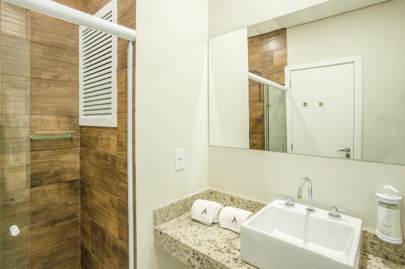 Altitude Lodge Hotel - image 5