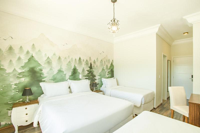 Altitude Lodge Hotel - image 10