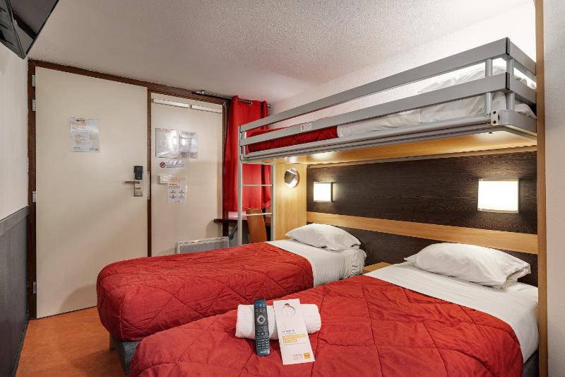 Triple Room with 3 Single Beds image 4