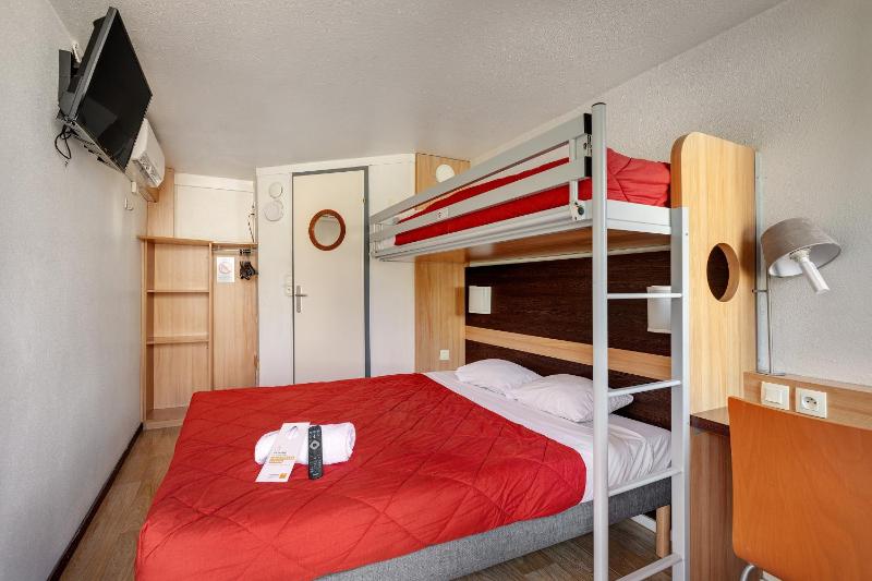 Triple Room (1 Double Bed + 1 Single Bed) image 1