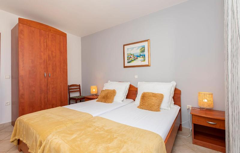 Apartments Ljiljana - image 15