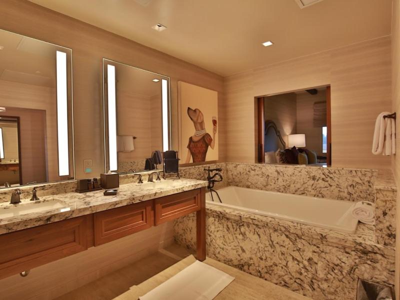 Vineyard View Deluxe Room image 1