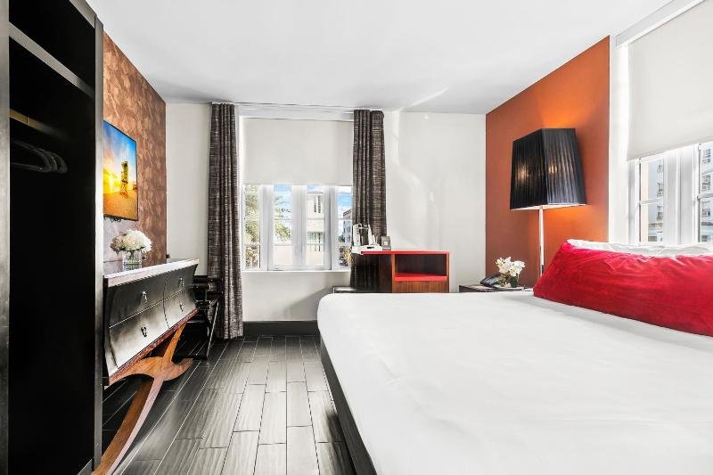 Superior King Room image 3