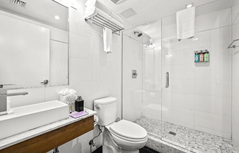 Deluxe Double Room with Garden View image 3