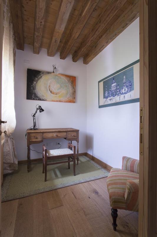 Large Twin Room image 3