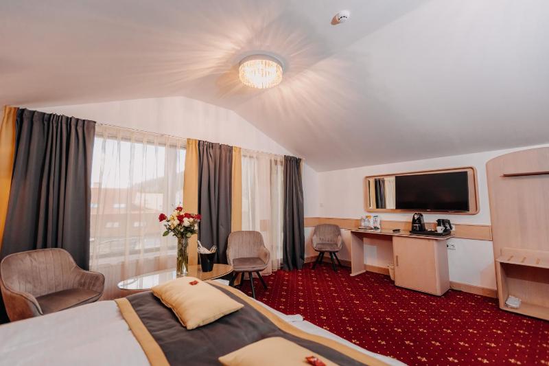 Deluxe Suite image 4
