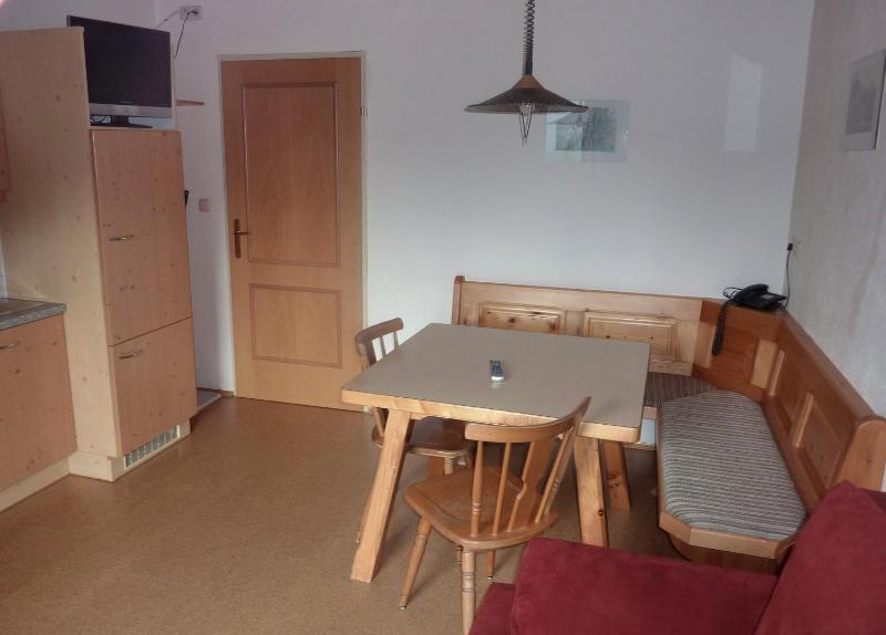 Superior One-Bedroom Apartment image 1