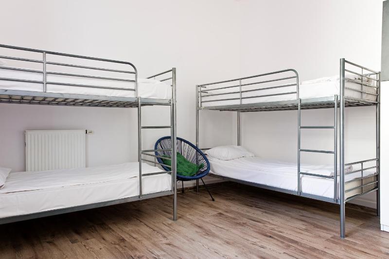 Quadruple Room image 4