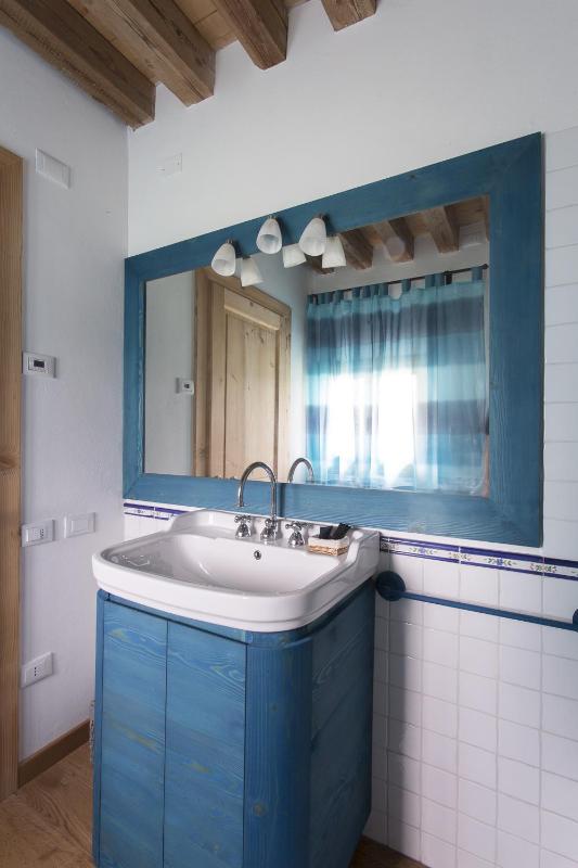 Large Twin Room image 1