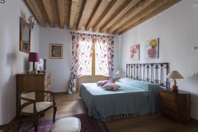 Large Double Room image 2